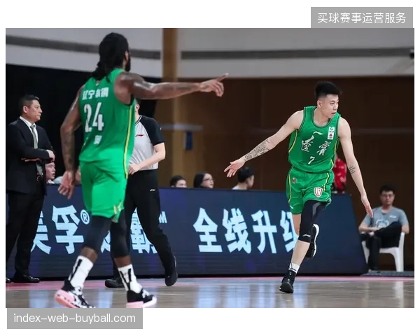中国男篮新军在国际热身赛中暴露短板,后卫线面对高强度紧逼失误频发成最大命门 中国男篮新军在国际热身赛中暴露短板,后卫线面对高强度紧逼失误频发成最大命门